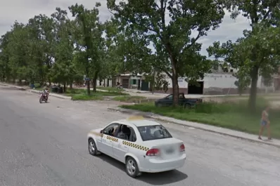 Un comisario hirió a un joven durante un presunto asalto en un lavadero de San Cayetano