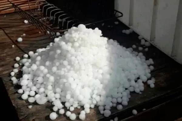 Una granizada causó temor en la zona de El Mollar