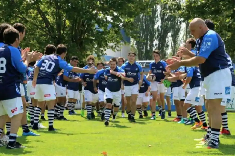 DE VISITA. Pumpas XV visitará clubes tucumanos y jugará con los “Purpurados”.  