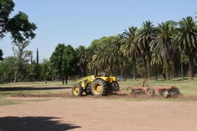 Comenzaron a transformar las canchas del parque en un paseo