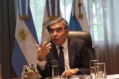 Proponen que Alfaro requiera autorización para tomar deudas