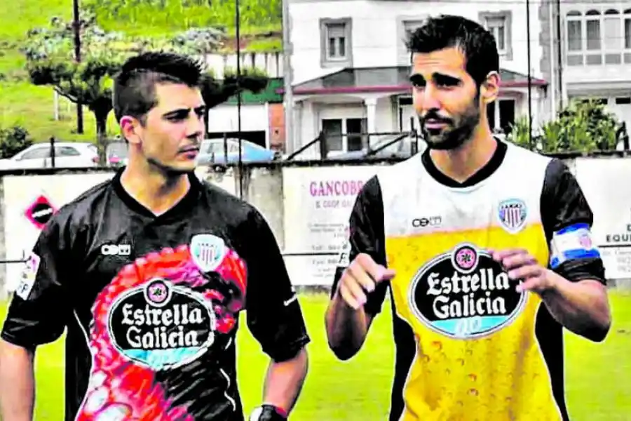 DEPORTIVO LUGO. Un vaso de cerveza y la pata de un pulpo para un atuendo por demás “especial”.