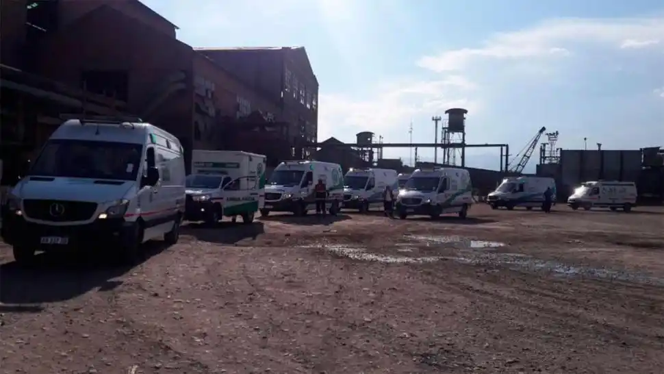 MÁS DE 10 AMBULANCIAS. Ayer intervino el comité de emergencia.  