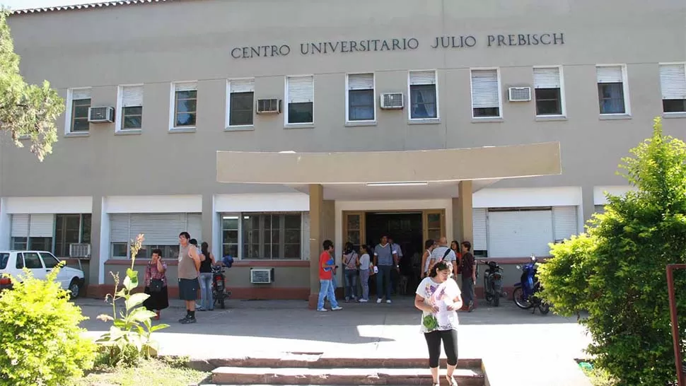 Homenaje en conmemoración por los 70 años de la gratuita de la enseñanza universitaria