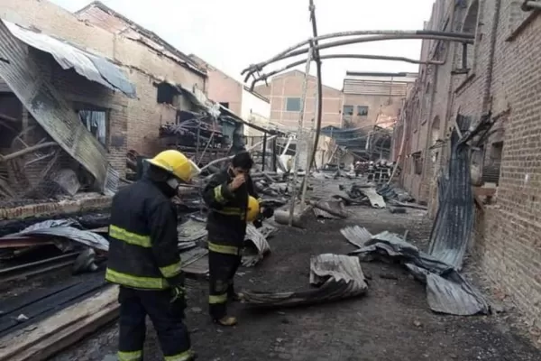 Incendio en La Esperanza: la cifra oficial llega a 6 fallecidos, pero, según sindicalistas, son 12