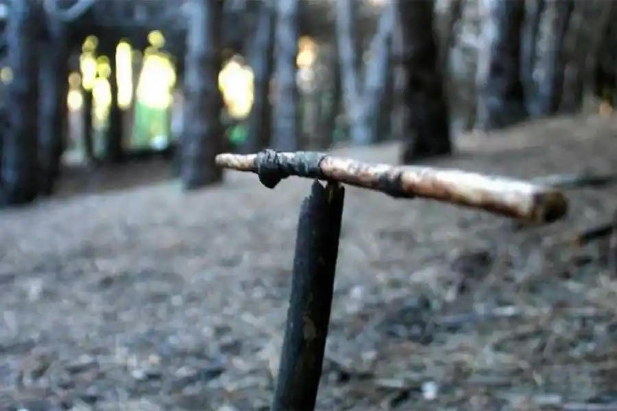 El mito de los palitos que hacen equilibrio por el supuesto 