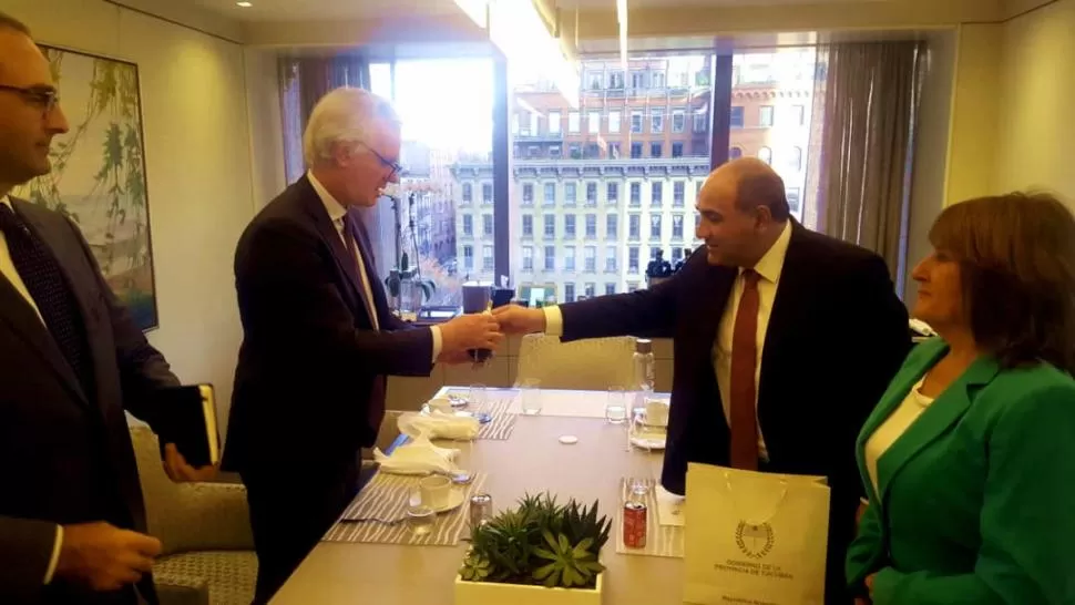  El gobernador Juan Manzur y su comitiva almorzaron ayer con ejecutivos del Citi Bank en Nueva York.