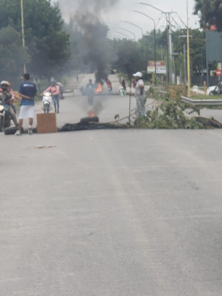 Caos en Yerba Buena: está cortado el tránsito en Camino de Sirga y Solano Vera por una protesta