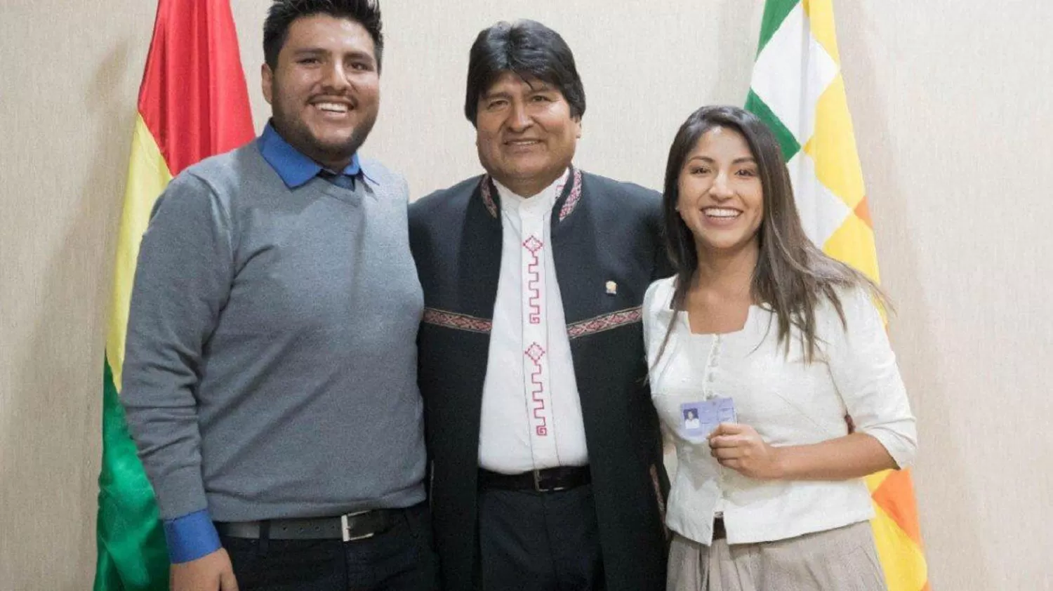 EVO MORALES. El ex presidente de Bolivia, junto a sus hijos.