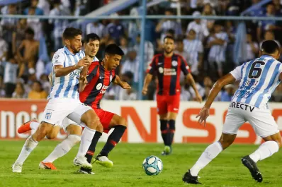 Atlético se quedó con diez sobre el final y San Lorenzo se llevó el empate