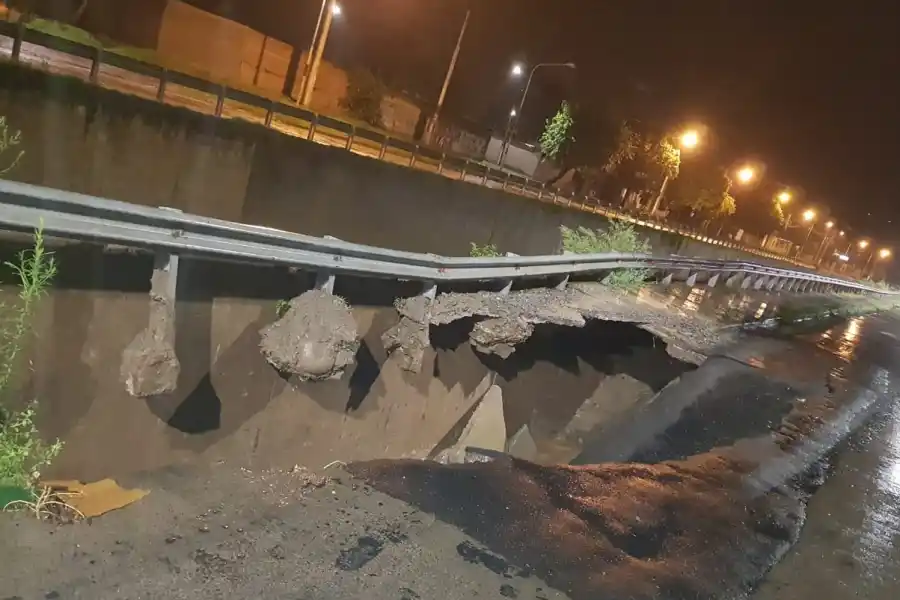 Otra vez se dañó parte del muro de contención del Canal Sur 