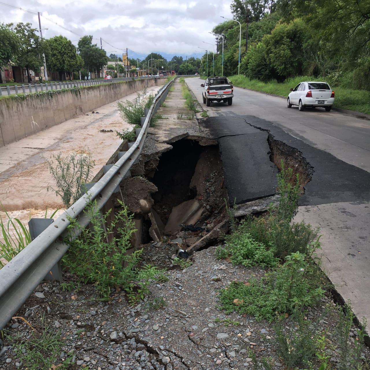 Las calles tucumanas se convirtieron en ríos y flotaron los autos