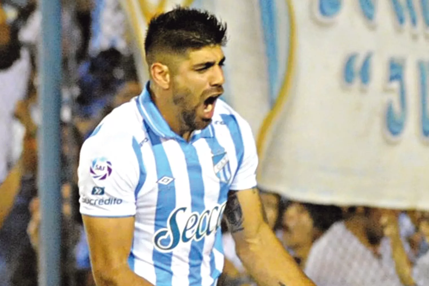 BUENA Y MALA. Leandro Díaz había metido un gol durante el partido contra San Lorenzo, pero se retiró lesionado.