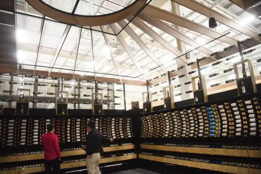 El mega centro de compras que conjuga tecnología y naturaleza