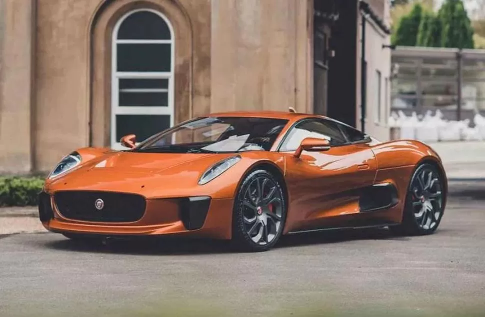 un automóvil de película El súper exclusivo Jaguar C-X75, utilizado en las escenas de riesgo en la película de James Bond: “Specter” del 2015, será subastado por la casa RM Sotheby’s el 30 de este mes en Oriente Medio. 