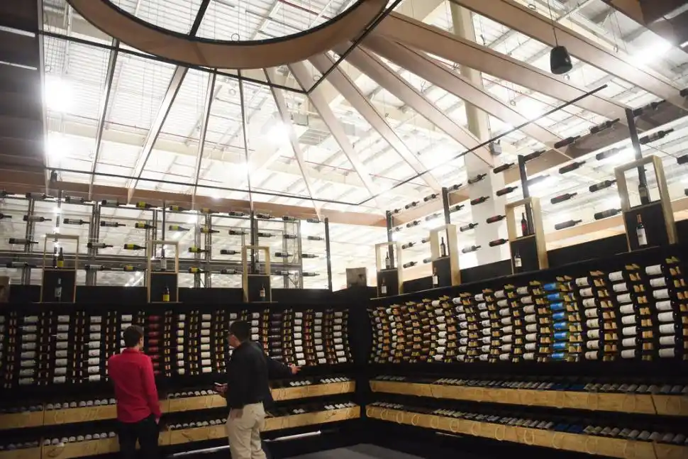 El mega centro de compras que conjuga tecnología y naturaleza