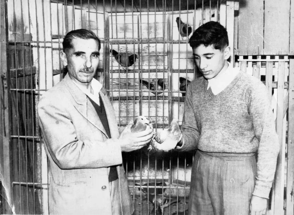 DE TAL PALO... Don José Espósito -izquierda-, que aparece junto a su hijo Luis, en 1949 se radicó en la provincia y creó el palomar “Urpillay”, que ahora maneja su nieto. 