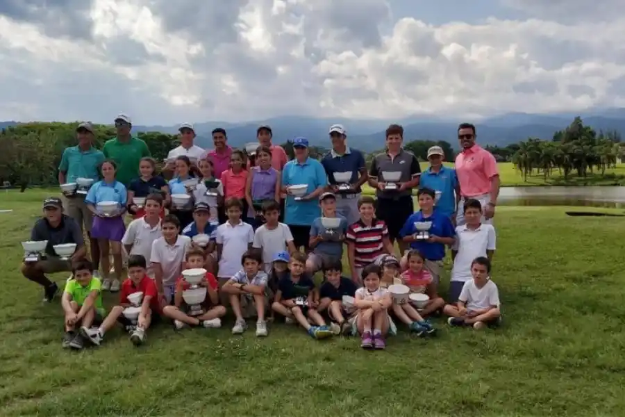  JUNTOS. Los ganadores de las diferentes categorías de ranking de la Federación. 