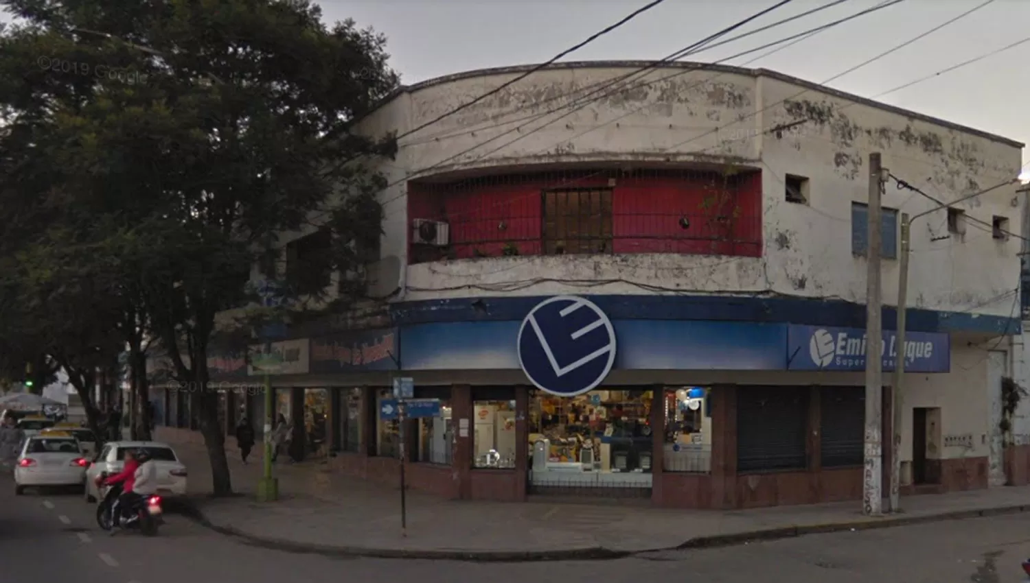 EN EL ESTE. El local de avenida Juan B. Justo y Juramento es uno de los que negocia Emilio Luque. 