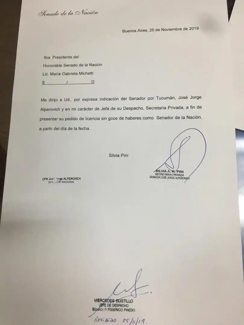 PRIMERA MISIVA. La secretaria privada del senador, Silvia Pini, ratifica el pedido de la otra carta a Michetti.