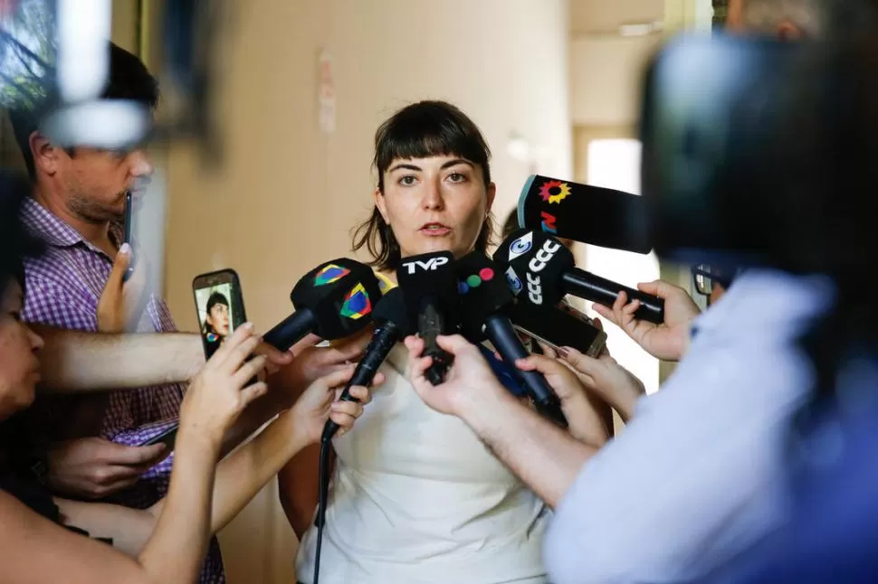 FRENTE A LA FISCALÍA. Mariona se presentó ante los medios como vocera de la sobrina segunda de Alperovich para poder preservar la identidad de la víctima. telam  