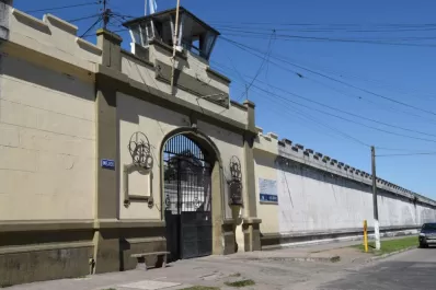 Uno de los motochorros que hirieron al policía gozaba de permiso extramuros