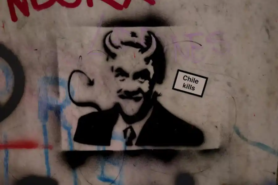 ALTERNATIVAS POPULARES. Cuando el sistema no recibe las denuncias, los muros suelen hacerse cargo de ellas.