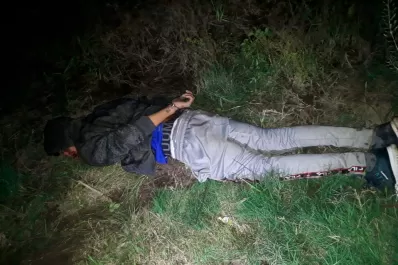 Vio cuando le robaban a una mujer, persiguió a los motochorros y atrapó a uno de ellos