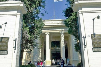 Hoy es el último día de inscripciones para el programa de becas de la unt