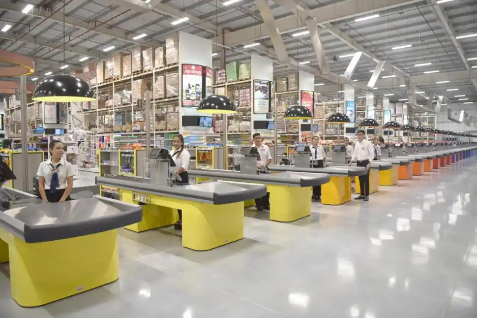 TODO LISTO. Desde mañana se habilitarán las cajas en el local comercial. 