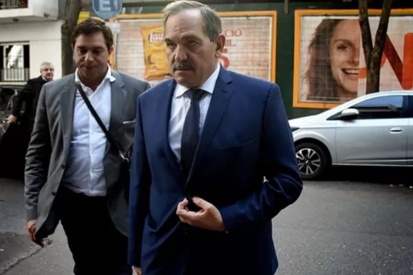 En silencio, Alperovich llegó a la provincia