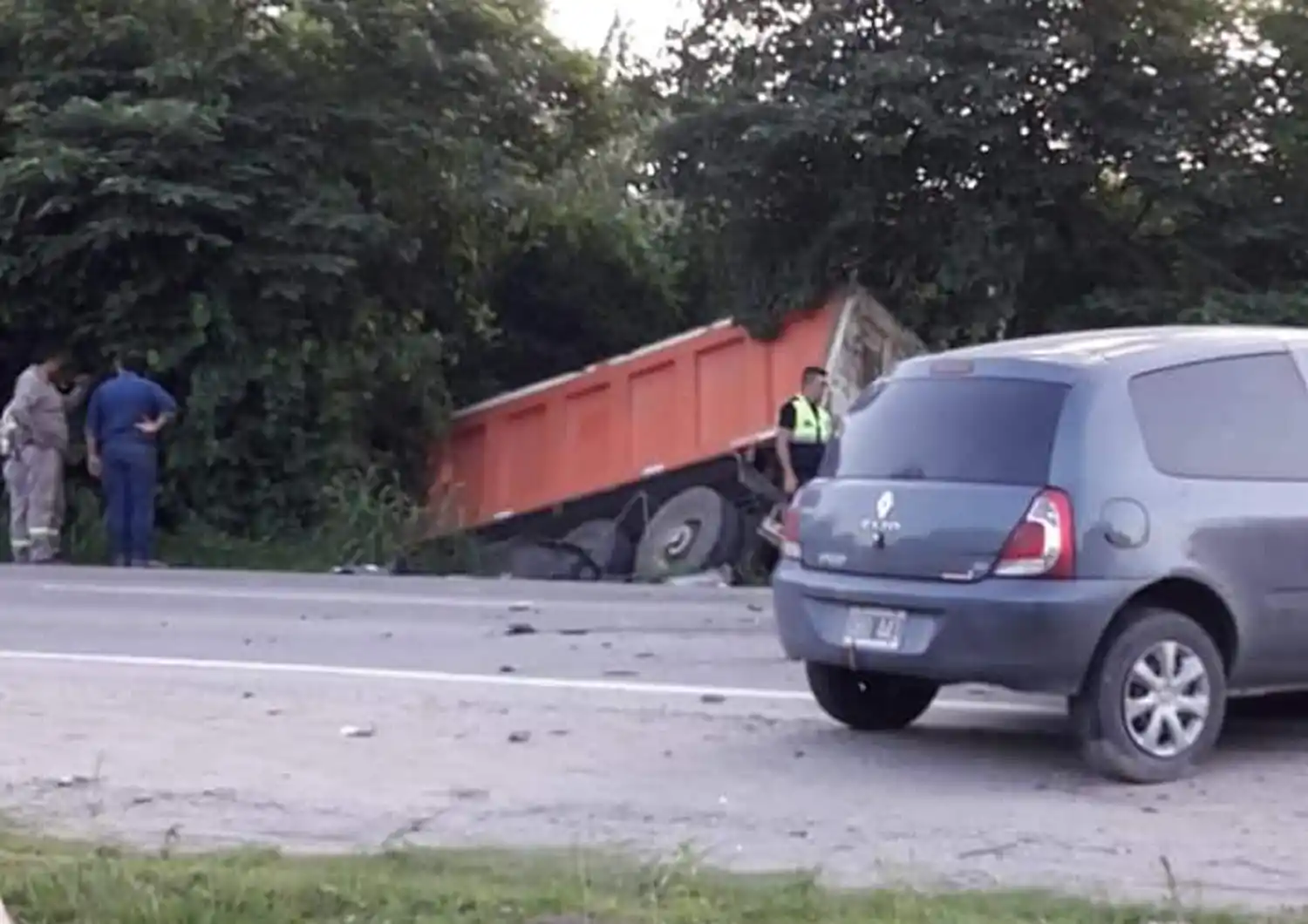 Choque múltiple en Villa Carmela entre un camión y dos autos