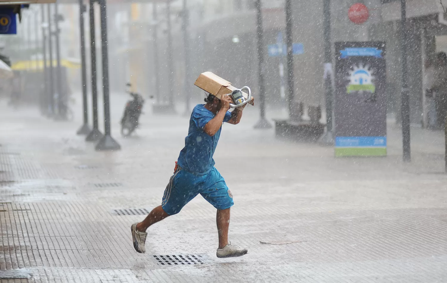 ALERTA. El Servicio Meteorológico Nacional anunció lluvia desde hoy hasta el viernes.