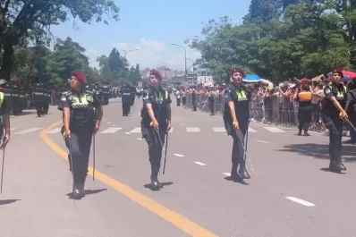 La Policía celebró su día con un colorido desfile