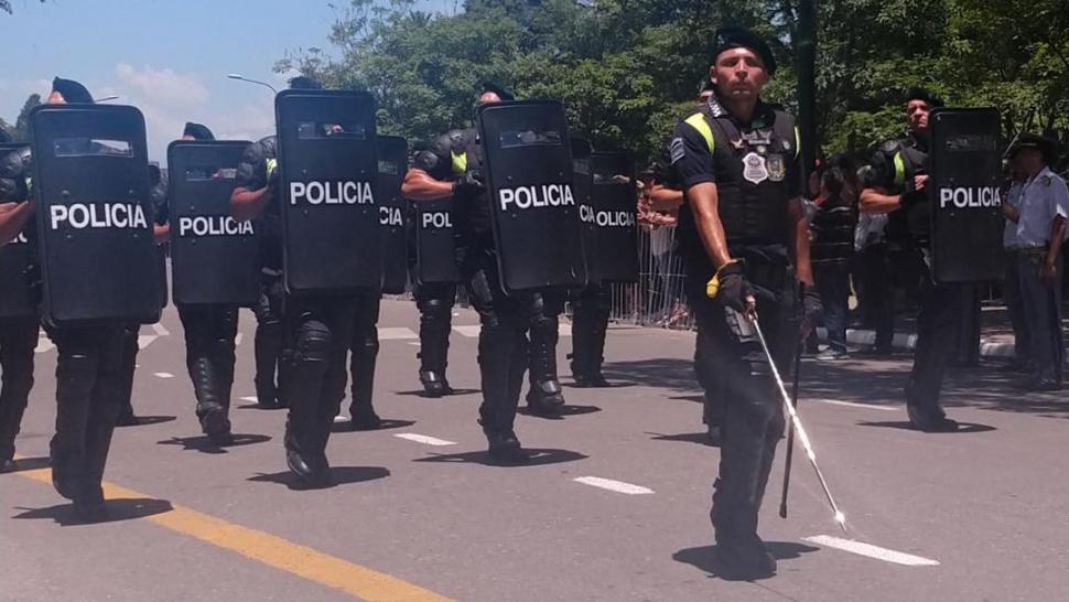 La Policía celebró su día con un colorido desfile
