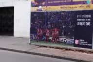 Empapelaron la ciudad para recordar la victoria de San Martín en el clásico