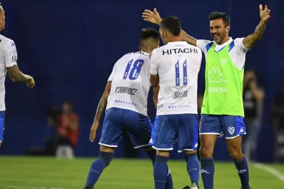 Vélez le ganó a Colón en una noche especial en Liniers