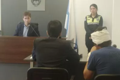 Ataque a machetazos: vendado, oyó la acusación por el femicidio