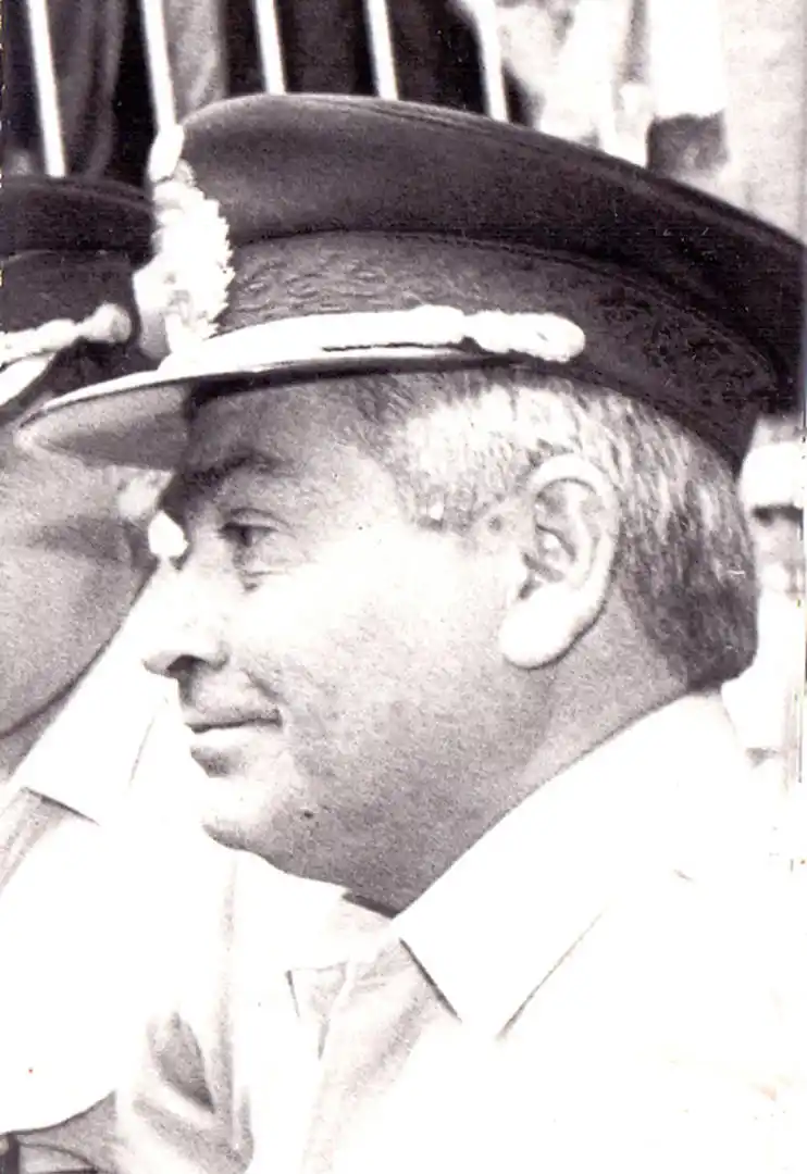 Ricardo “Cuchulo” Sánchez entregó un fusil.