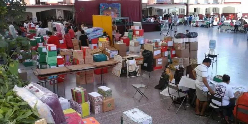 COLECTAS. Cáritas busca donaciones para entregar cajas de Navidad.  
