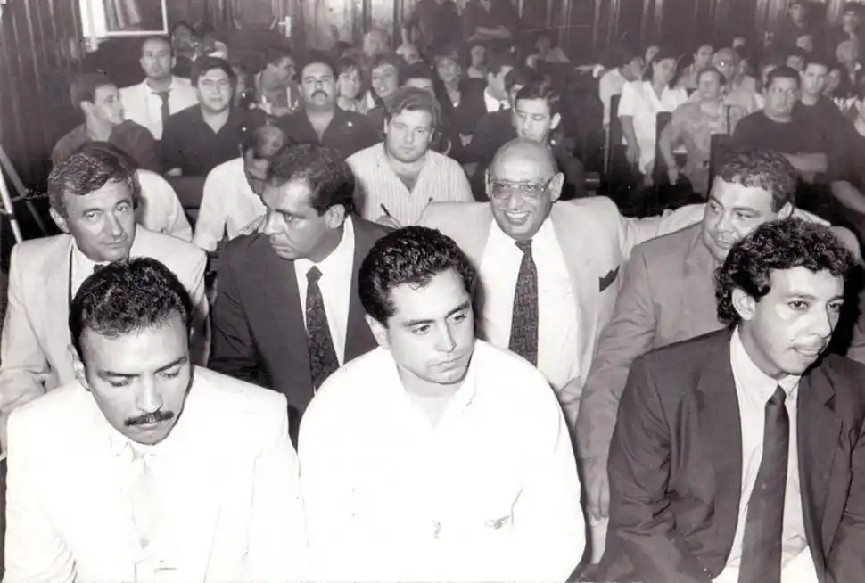 ALGARABÍA. Domingo “Perro” Bobi es saludado después de que ordenaran su liberación.