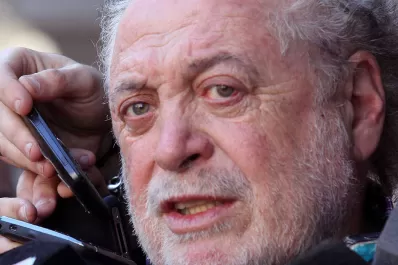 Los diputados ponen la firma: ¿Por qué Ginés?