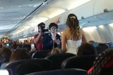 ¡Sorpresa! Se casaron en pleno vuelo hacia Tucumán