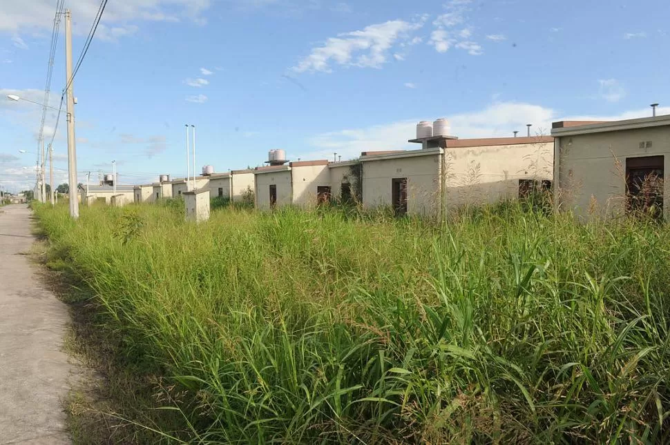 CASAS VACÍAS. La Provincia invertirá casi $ 105 millones para reparar las casi 1.500 viviendas de Manantial Sur. la gaceta / foto de hector peralta