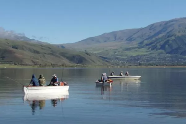 Habilitan la pesca deportiva de pejerrey en La Angostura: las restricciones