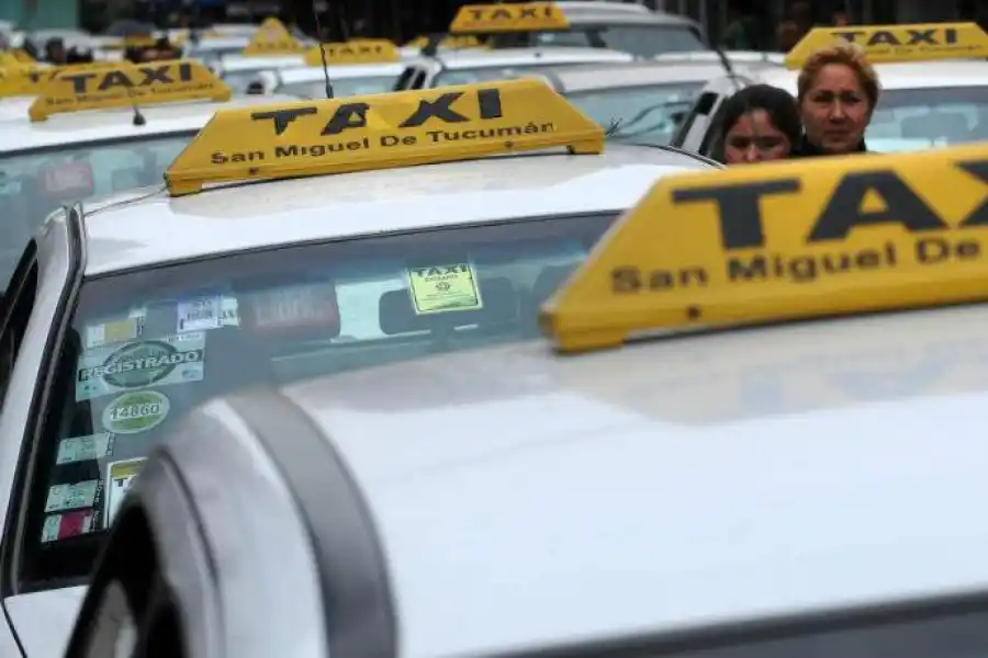 Tras la suba del boleto, ahora los dueños de taxis reclaman una tarifa nocturna