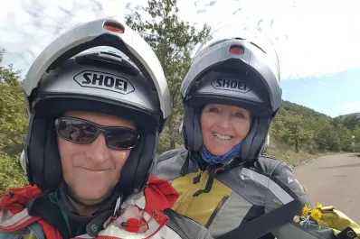 Claudia Rossini y Germán Guntern, la pareja que dio la vuelta al mundo en moto
