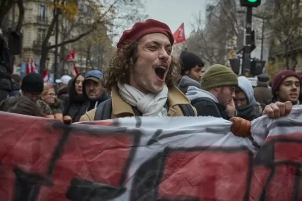 Días decisivos para Macron y la reforma del Estado galo