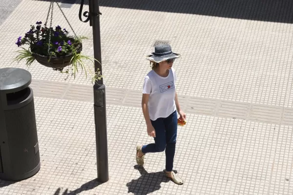 Mucho calor y lluvias aisladas para el último fin de semana del año
