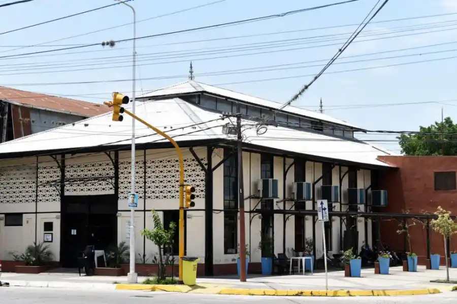 EX MERCADO MUNICIPAL DE MONTEROS.- Se refuncionalizó y ahora alberga un bar. La construcción es de 1908. 